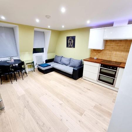 Stylish London Apartment With Terrace & Parking المظهر الخارجي الصورة