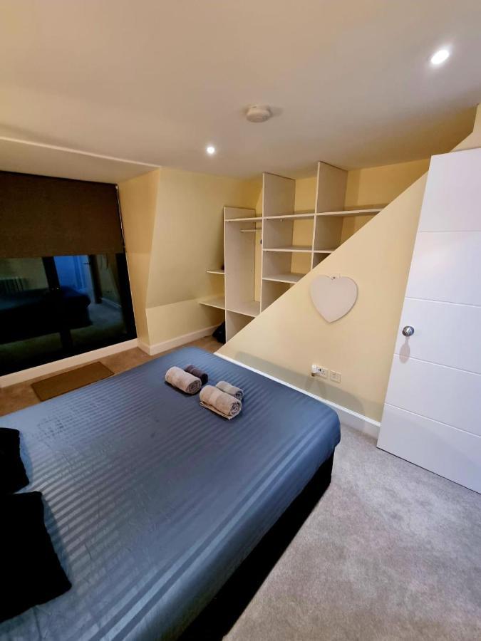 Stylish London Apartment With Terrace & Parking المظهر الخارجي الصورة